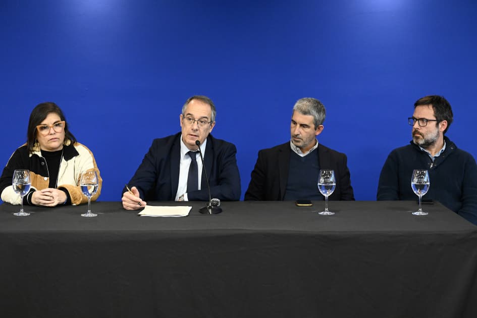 Ministro Mahía presenta proyecto para crear Universidad de la Educación en Junta Departamental de Maldonado